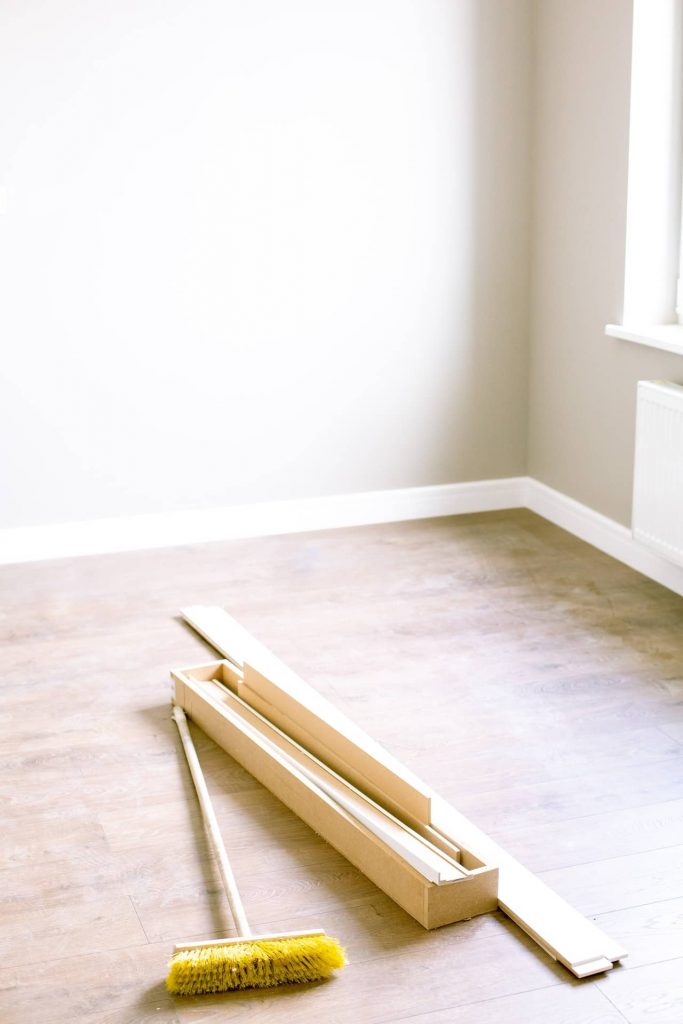 broom with a wooden cover to pack