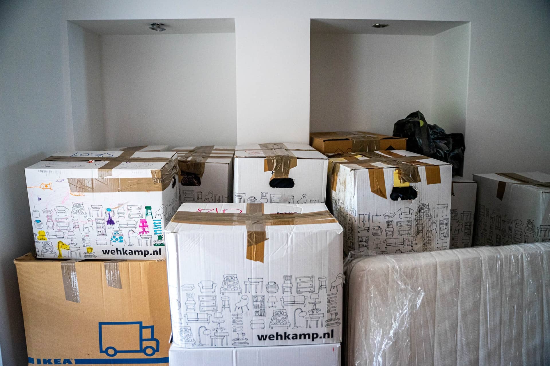 4 Ways To Minimize Clutter Before, During, And After Your Move