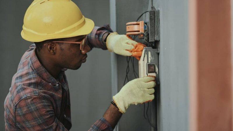 7 Factors To Consider When Hiring A Residential Electrical Service