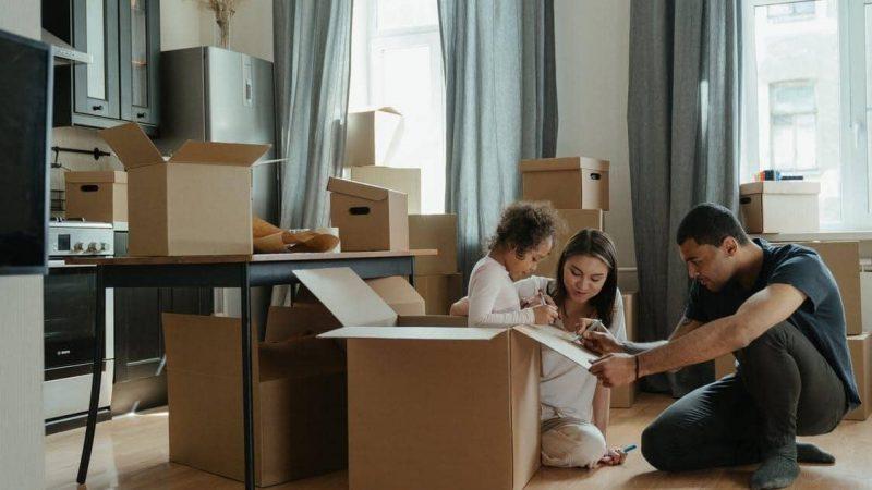 A COMPLETE GUIDE AND CHECKLIST FOR MOVING WITH CHILDREN