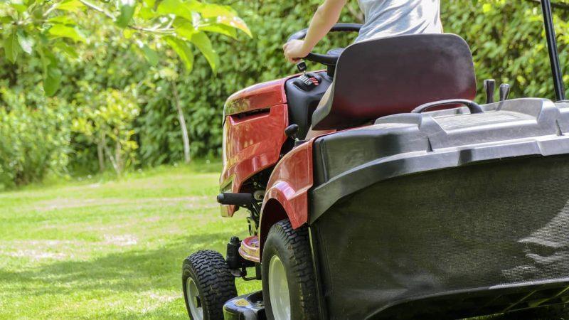 Why You Should Use Lawnmower For Landscaping Your Yard