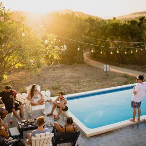 How To Throw A Housewarming Party On A Budget