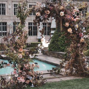 Yard Decor Re-imagined: How To Blend Seasonal Aesthetics With Nativity Sets